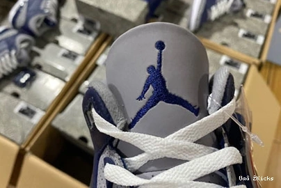 3 “Midnight 402 Jordan Air Navy” Vibrant CT8532-401 0705